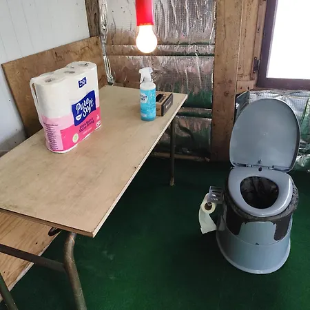Emplacement Au Bord D'un Petit Etang Kemping Chaudenay (Haute-Marne)